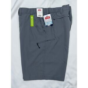 NWT Wrangler Men's Relaxed Gray Cargo Shorts 48" Waist 10" Inseam 112368716